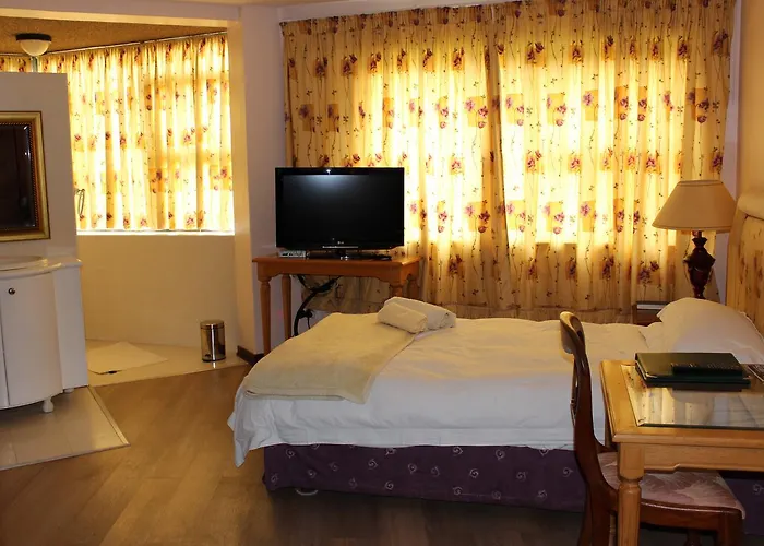 Bokmakierie Country Lodge